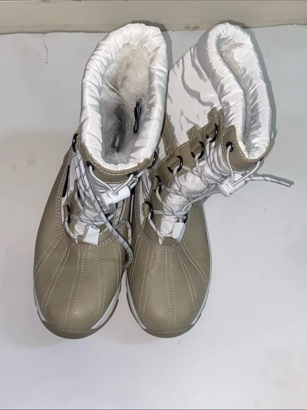 Norti 8 3M  Trinsulate Tan and White Lace-Up Insulated Winter Boot Size 8